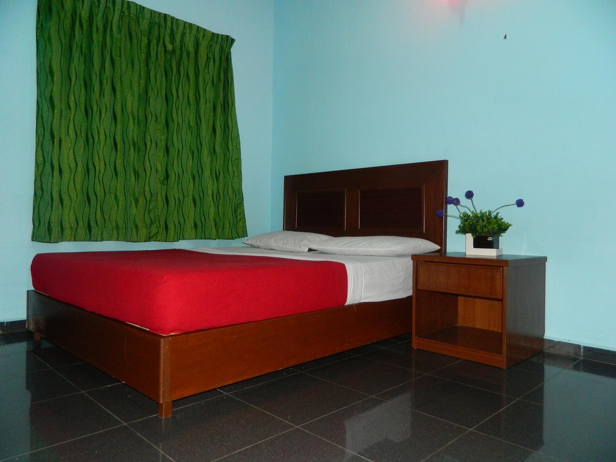 River Side Hotel Mersing Room photo